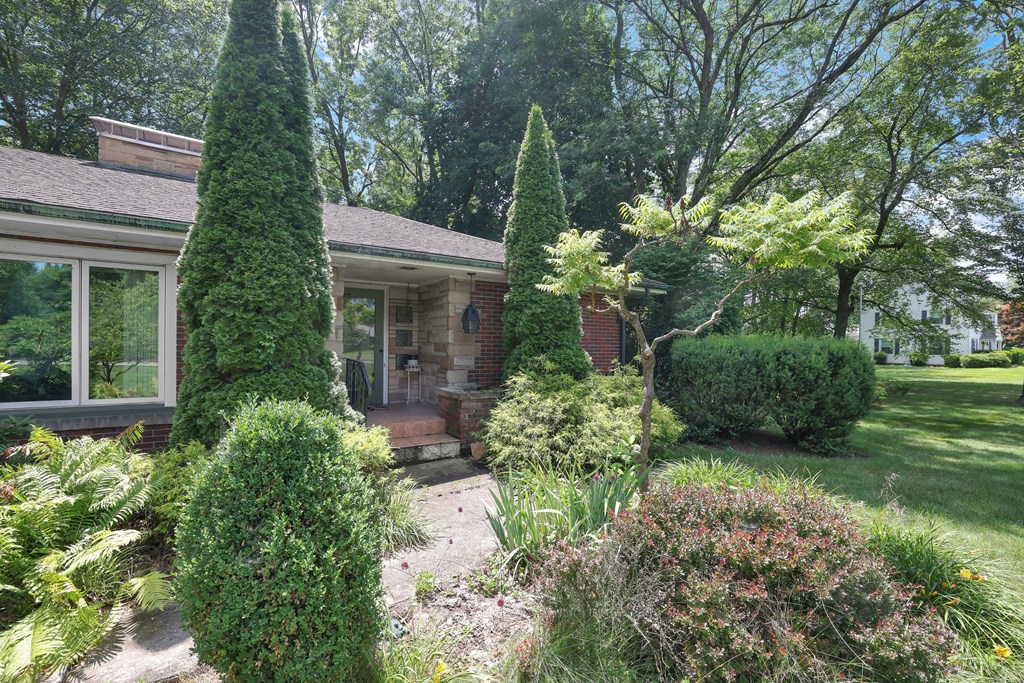 103 Bruce Avenue, Bucyrus, Ohio 44820, 2 Bedrooms Bedrooms, ,2 BathroomsBathrooms,Residential,For Sale,Bruce Avenue,9067523