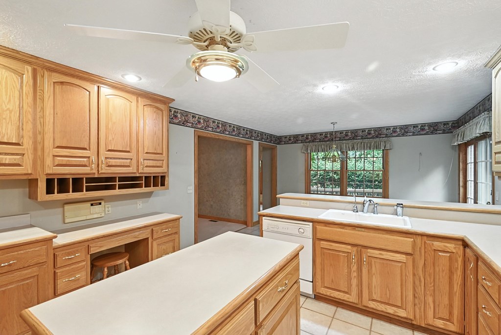2323 Forest Hill Circle, Ontario, Ohio 44903, 4 Bedrooms Bedrooms, ,3 BathroomsBathrooms,Residential,For Sale,Forest Hill Circle,9067528
