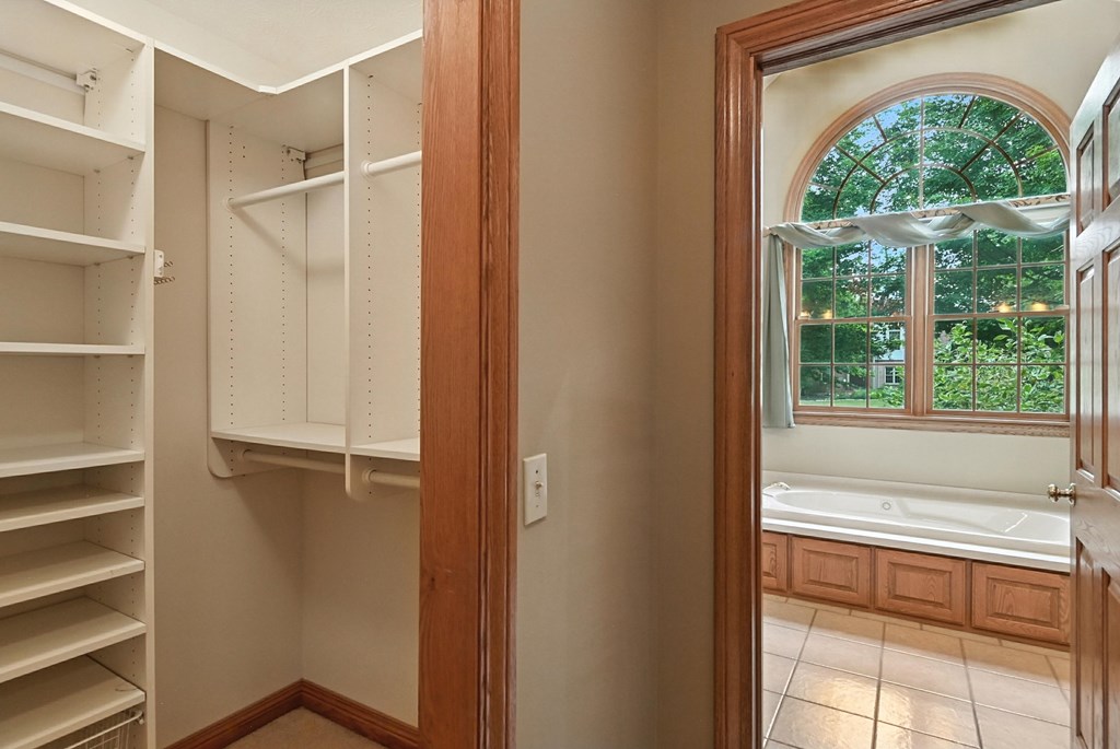 2323 Forest Hill Circle, Ontario, Ohio 44903, 4 Bedrooms Bedrooms, ,3 BathroomsBathrooms,Residential,For Sale,Forest Hill Circle,9067528