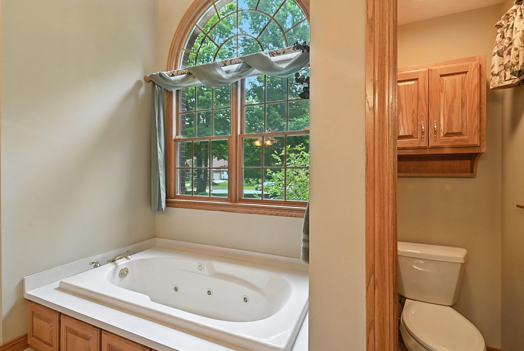 2323 Forest Hill Circle, Ontario, Ohio 44903, 4 Bedrooms Bedrooms, ,3 BathroomsBathrooms,Residential,For Sale,Forest Hill Circle,9067528