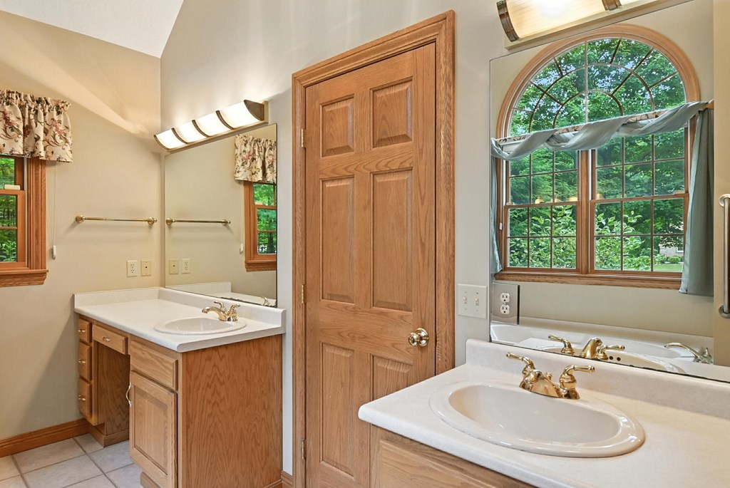 2323 Forest Hill Circle, Ontario, Ohio 44903, 4 Bedrooms Bedrooms, ,3 BathroomsBathrooms,Residential,For Sale,Forest Hill Circle,9067528