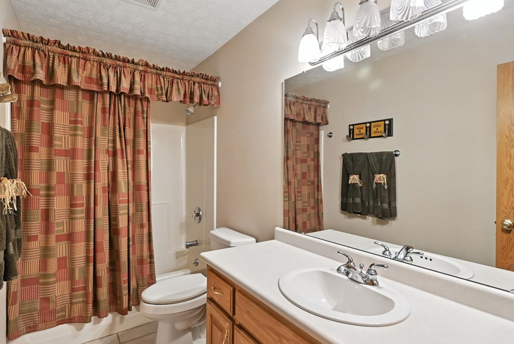 2323 Forest Hill Circle, Ontario, Ohio 44903, 4 Bedrooms Bedrooms, ,3 BathroomsBathrooms,Residential,For Sale,Forest Hill Circle,9067528