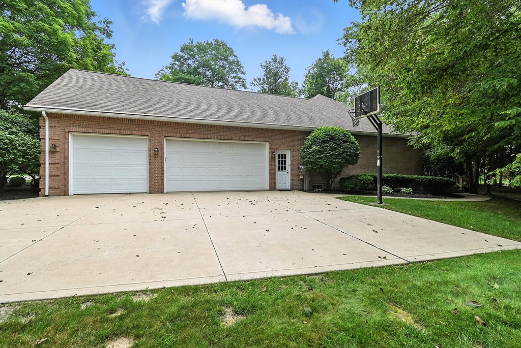 2323 Forest Hill Circle, Ontario, Ohio 44903, 4 Bedrooms Bedrooms, ,3 BathroomsBathrooms,Residential,For Sale,Forest Hill Circle,9067528