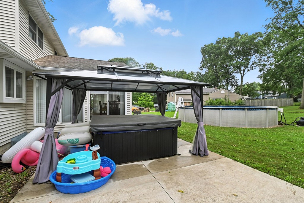 226 E Howard Street, Willard, Ohio 44890, 4 Bedrooms Bedrooms, ,2 BathroomsBathrooms,Residential,For Sale,Howard Street,9067531