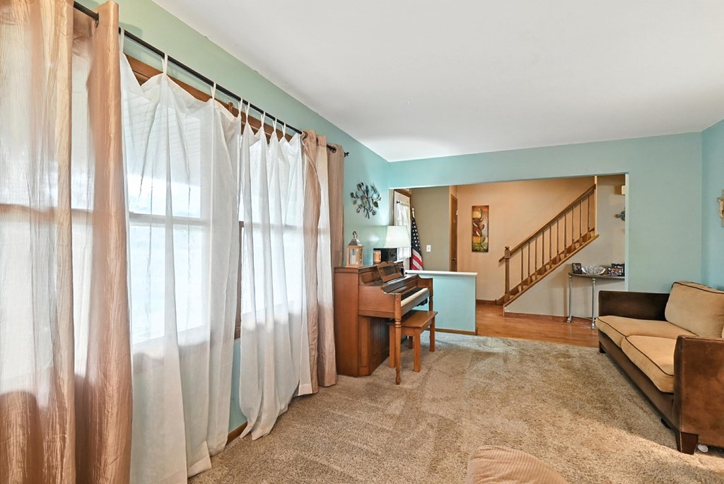880 Loire Valley Drive, Marion, Ohio 43302, 4 Bedrooms Bedrooms, ,2 BathroomsBathrooms,Residential,For Sale,Loire Valley Drive,9067533