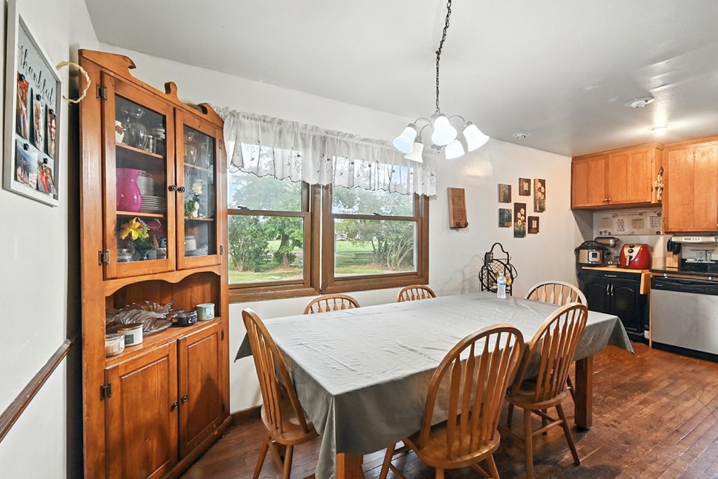 880 Loire Valley Drive, Marion, Ohio 43302, 4 Bedrooms Bedrooms, ,2 BathroomsBathrooms,Residential,For Sale,Loire Valley Drive,9067533
