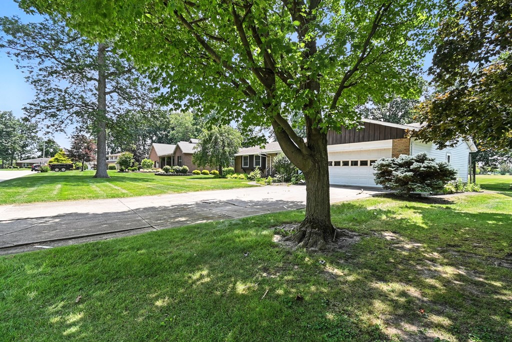 1515 Oakridge Drive, Bucyrus, Ohio 44820, 3 Bedrooms Bedrooms, ,2 BathroomsBathrooms,Residential,For Sale,Oakridge Drive,9067556
