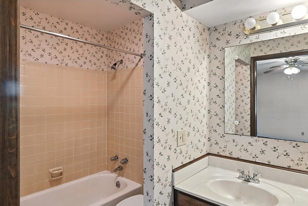 1515 Oakridge Drive, Bucyrus, Ohio 44820, 3 Bedrooms Bedrooms, ,2 BathroomsBathrooms,Residential,For Sale,Oakridge Drive,9067556