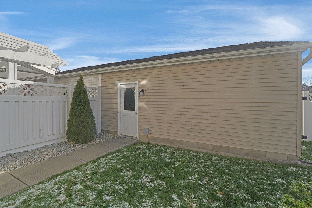 518 Lamplight Drive, Delaware, Ohio 43015, 3 Bedrooms Bedrooms, ,2 BathroomsBathrooms,Residential,For Sale,Lamplight Drive,9067558