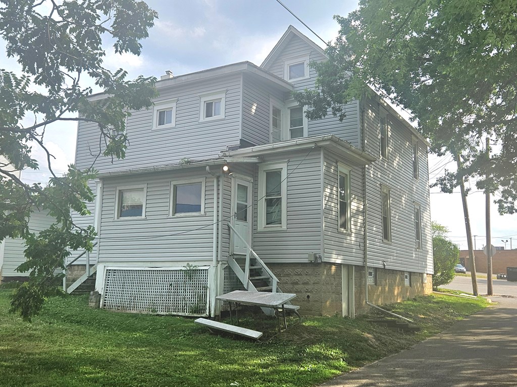 116 -120 Grover Avenue, Mansfield, Ohio 44903, 4 Bedrooms Bedrooms, ,Residential Income,For Sale,-120 Grover Avenue,9067565