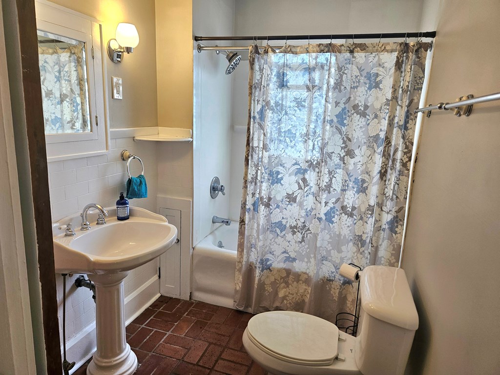 172 -172 1/2 Lexington Avenue, Mansfield, Ohio 44907, 3 Bedrooms Bedrooms, ,Residential Income,For Sale,-172 1/2 Lexington Avenue,9067566