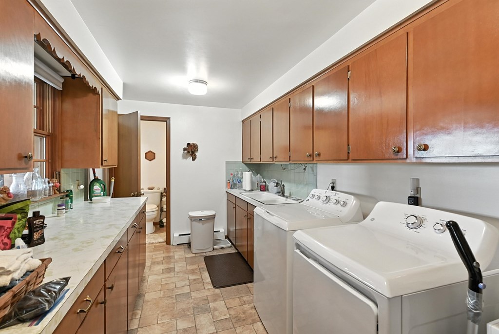 136 Elmridge Road, Mansfield, Ohio 44907, 2 Bedrooms Bedrooms, ,3 BathroomsBathrooms,Residential,For Sale,Elmridge Road,9067581