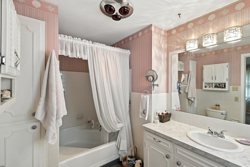 136 Elmridge Road, Mansfield, Ohio 44907, 2 Bedrooms Bedrooms, ,3 BathroomsBathrooms,Residential,For Sale,Elmridge Road,9067581
