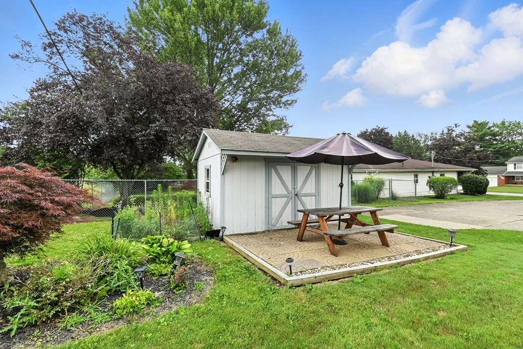 136 Elmridge Road, Mansfield, Ohio 44907, 2 Bedrooms Bedrooms, ,3 BathroomsBathrooms,Residential,For Sale,Elmridge Road,9067581