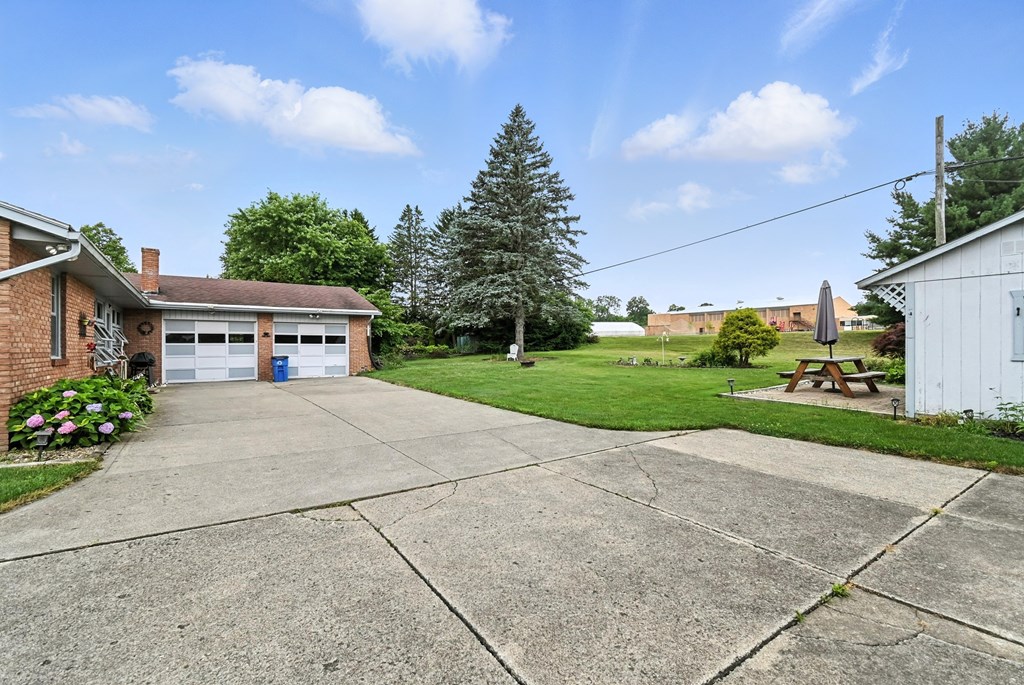 136 Elmridge Road, Mansfield, Ohio 44907, 2 Bedrooms Bedrooms, ,3 BathroomsBathrooms,Residential,For Sale,Elmridge Road,9067581