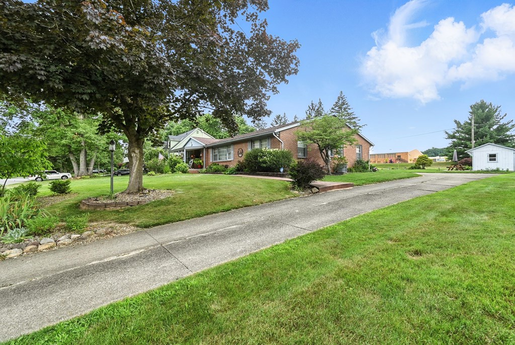 136 Elmridge Road, Mansfield, Ohio 44907, 2 Bedrooms Bedrooms, ,3 BathroomsBathrooms,Residential,For Sale,Elmridge Road,9067581