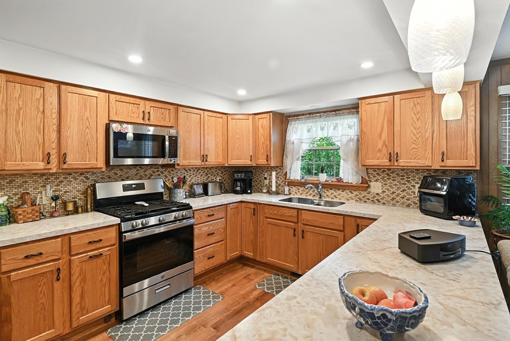 136 Elmridge Road, Mansfield, Ohio 44907, 2 Bedrooms Bedrooms, ,3 BathroomsBathrooms,Residential,For Sale,Elmridge Road,9067581
