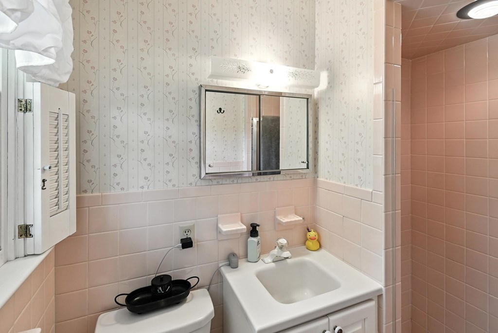 191 Clare Road, Ontario, Ohio 44906, 4 Bedrooms Bedrooms, ,3 BathroomsBathrooms,Residential,For Sale,Clare Road,9067621