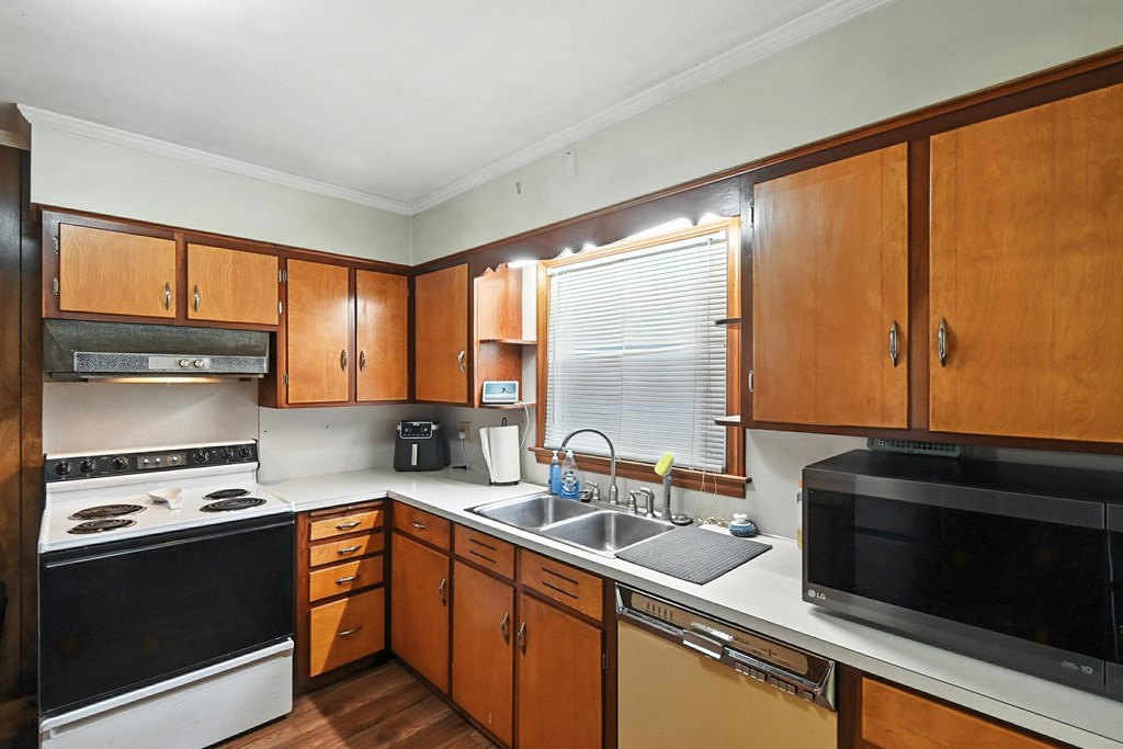305 N Boston St, Galion, Ohio 44833, 2 Bedrooms Bedrooms, ,1 BathroomBathrooms,Residential,For Sale,Boston St,9067628