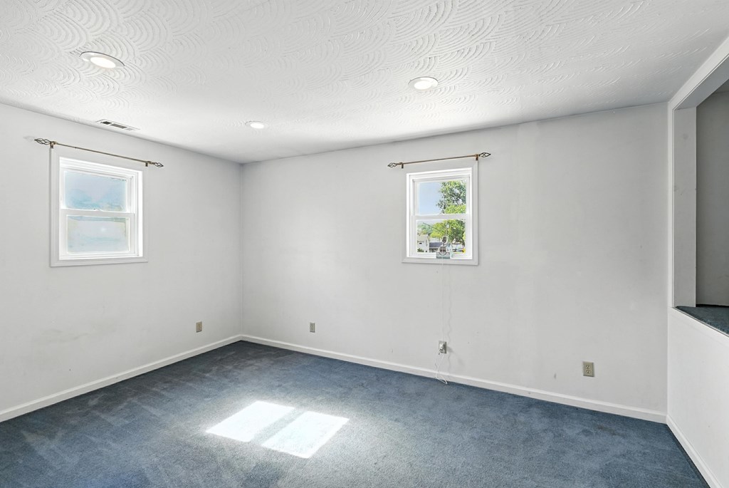 8 Miami Street, Mount Vernon, Ohio 43050, 5 Bedrooms Bedrooms, ,3 BathroomsBathrooms,Residential,For Sale,Miami Street,9067654