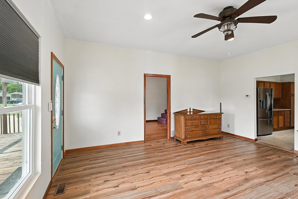 8 Miami Street, Mount Vernon, Ohio 43050, 5 Bedrooms Bedrooms, ,3 BathroomsBathrooms,Residential,For Sale,Miami Street,9067654