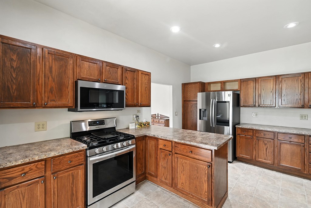 8 Miami Street, Mount Vernon, Ohio 43050, 5 Bedrooms Bedrooms, ,3 BathroomsBathrooms,Residential,For Sale,Miami Street,9067654