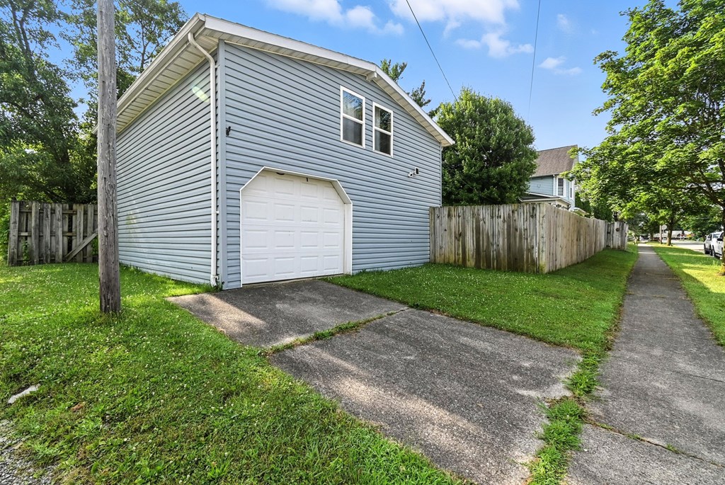 105 Washington Street, Willard, Ohio 44890, 3 Bedrooms Bedrooms, ,1 BathroomBathrooms,Residential,For Sale,Washington Street,9067674