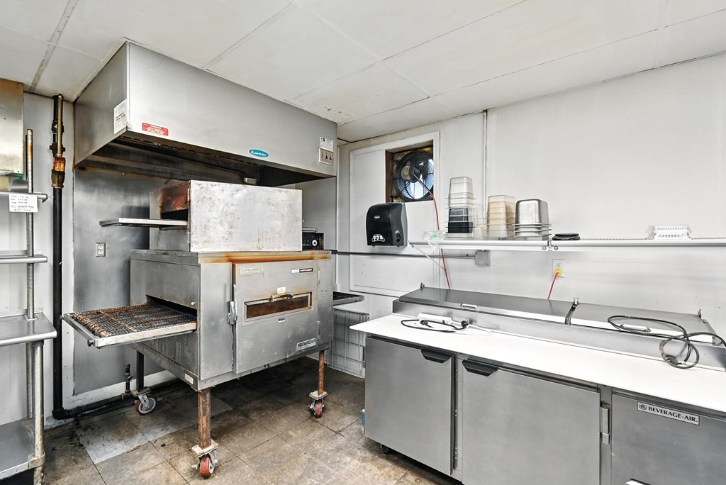 325 E Center Street, Bellevue, Ohio 44811, ,Commercial Sale,For Sale,Center Street,9067675