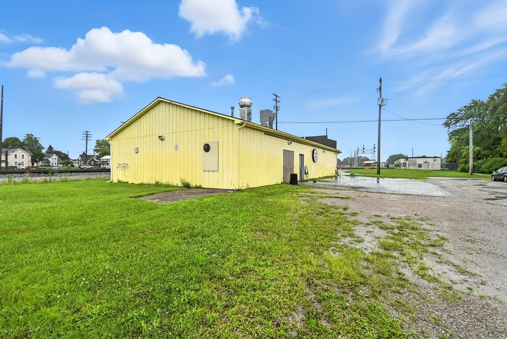 325 E Center Street, Bellevue, Ohio 44811, ,Commercial Sale,For Sale,Center Street,9067675