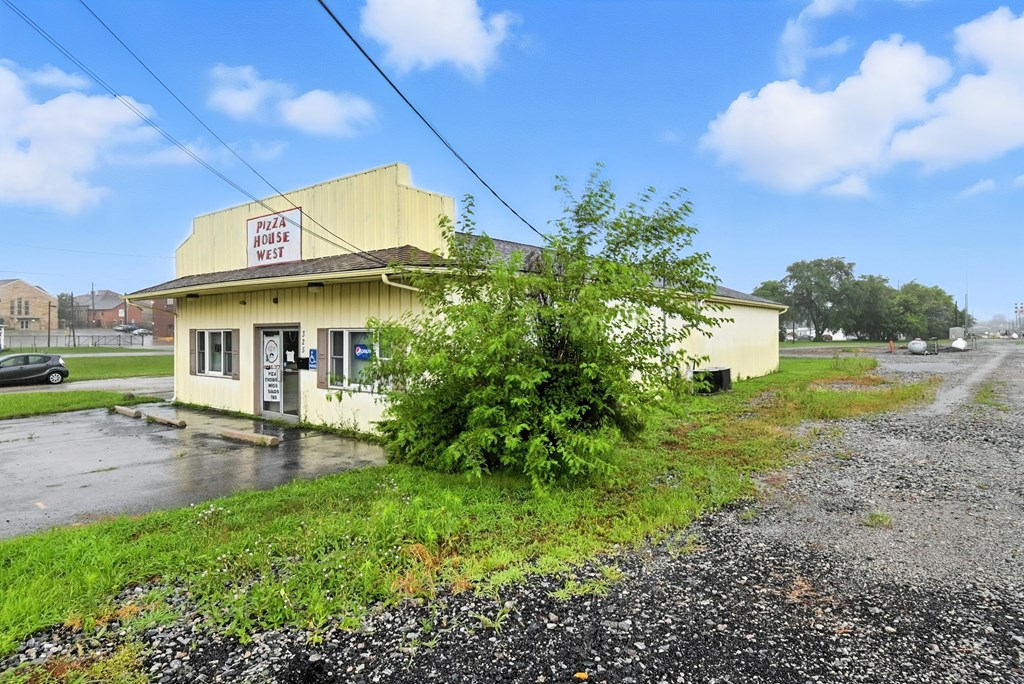 325 E Center Street, Bellevue, Ohio 44811, ,Commercial Sale,For Sale,Center Street,9067675