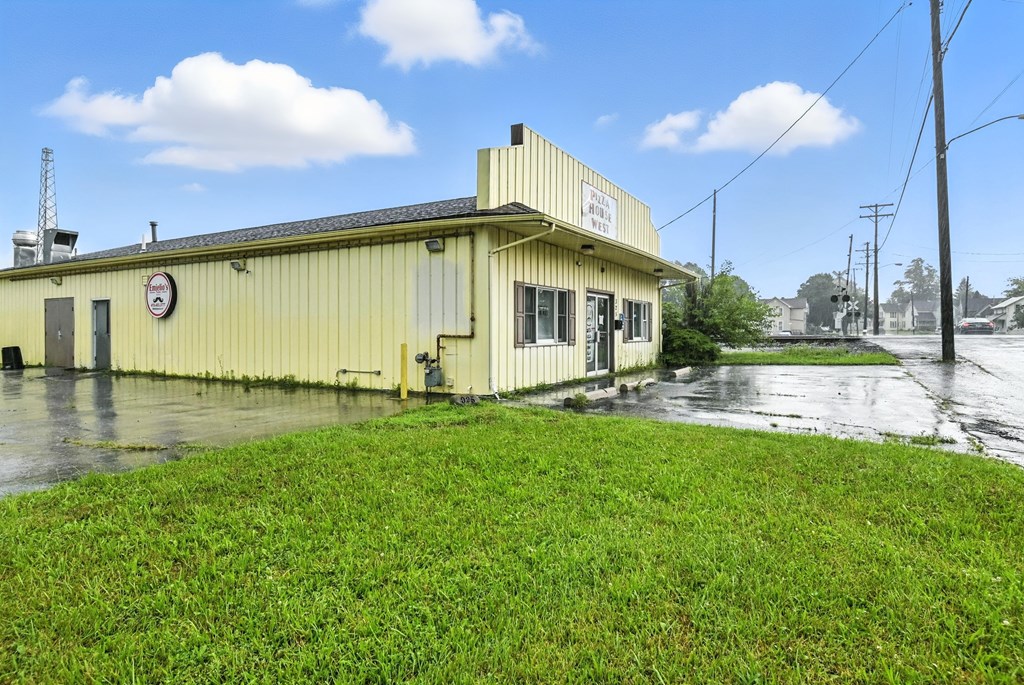 325 E Center Street, Bellevue, Ohio 44811, ,Commercial Sale,For Sale,Center Street,9067675