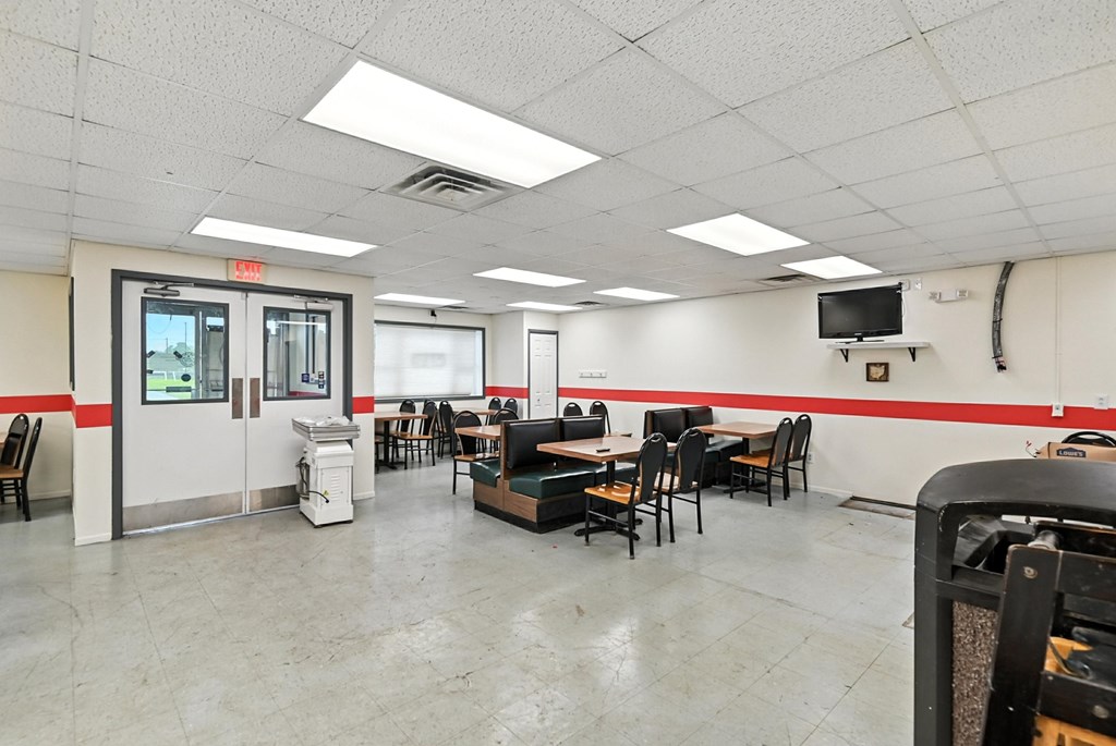 325 E Center Street, Bellevue, Ohio 44811, ,Commercial Sale,For Sale,Center Street,9067675