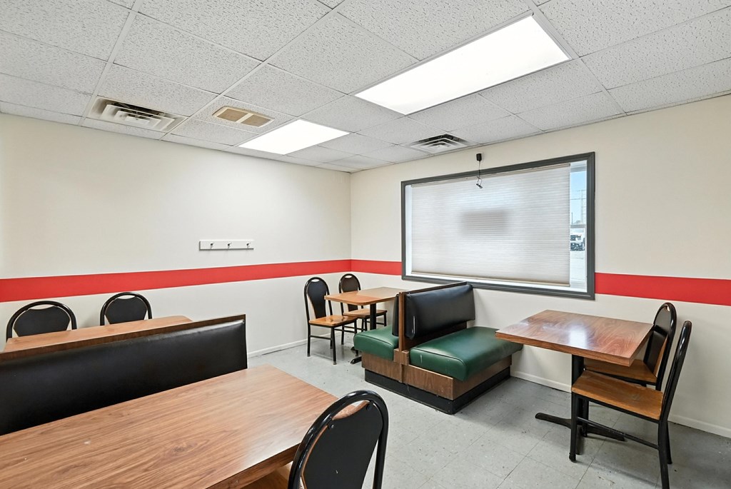325 E Center Street, Bellevue, Ohio 44811, ,Commercial Sale,For Sale,Center Street,9067675