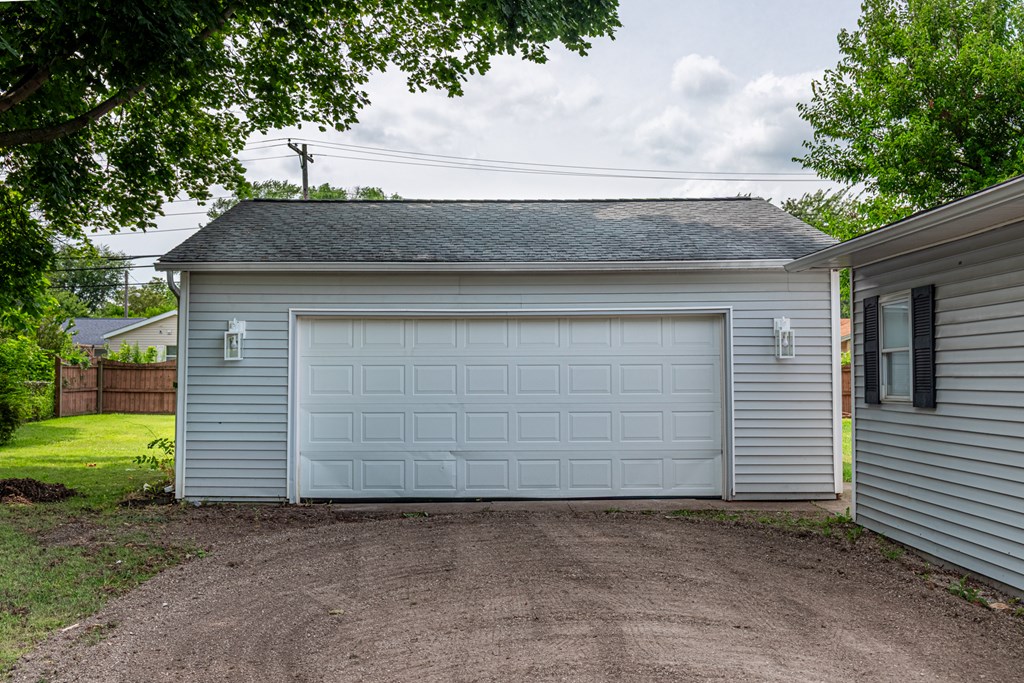 1225 E Farwell Street, Sandusky, Ohio 44870, 2 Bedrooms Bedrooms, ,1 BathroomBathrooms,Residential,For Sale,Farwell Street,9067712