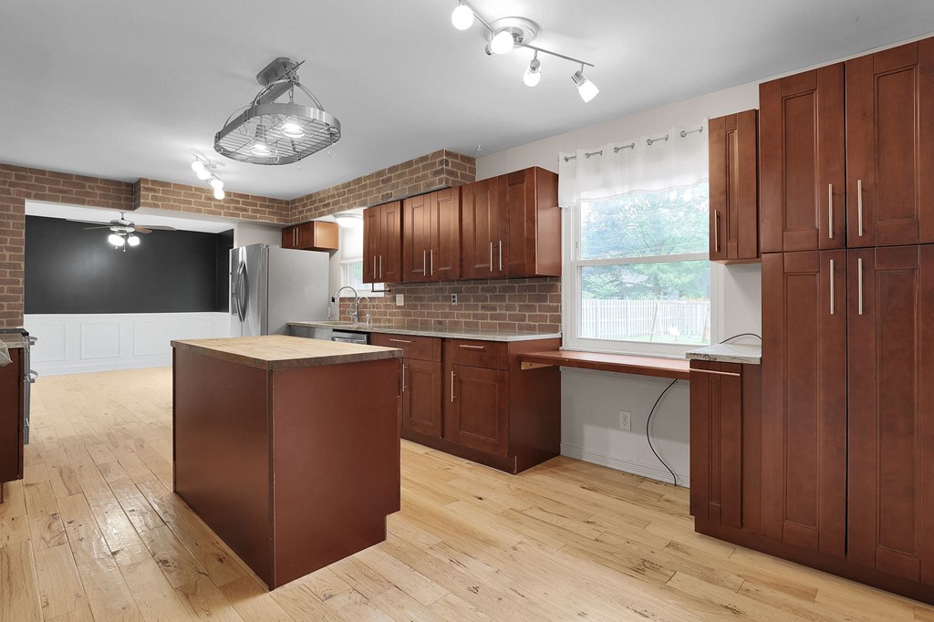 1380 Brenthaven Place, Columbus, Ohio 43228, 4 Bedrooms Bedrooms, ,3 BathroomsBathrooms,Residential,For Sale,Brenthaven Place,9067714