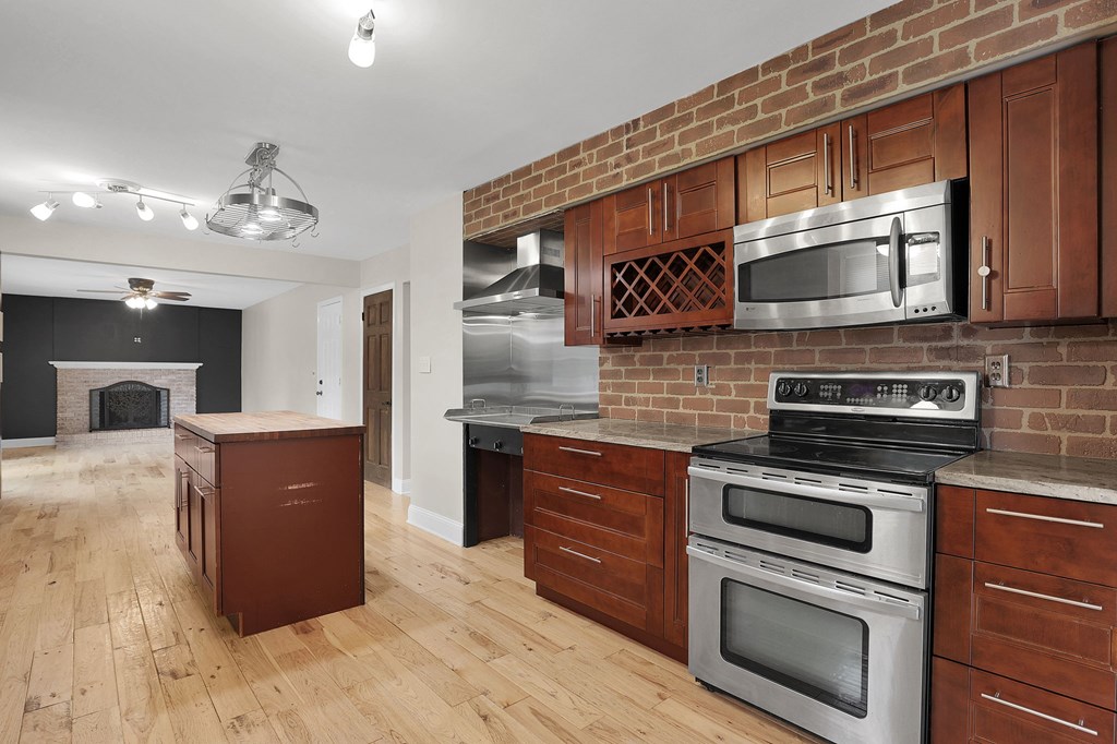 1380 Brenthaven Place, Columbus, Ohio 43228, 4 Bedrooms Bedrooms, ,3 BathroomsBathrooms,Residential,For Sale,Brenthaven Place,9067714