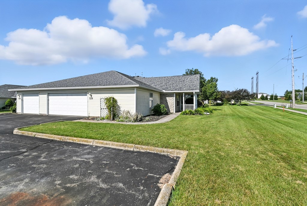 728 Villa Drive, Ontario, Ohio 44906, 3 Bedrooms Bedrooms, ,2 BathroomsBathrooms,Residential,For Sale,Villa Drive,9067736