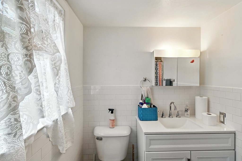 161 Hilltop Road, Ontario, Ohio 44906, 4 Bedrooms Bedrooms, ,2 BathroomsBathrooms,Residential,For Sale,Hilltop Road,9067778