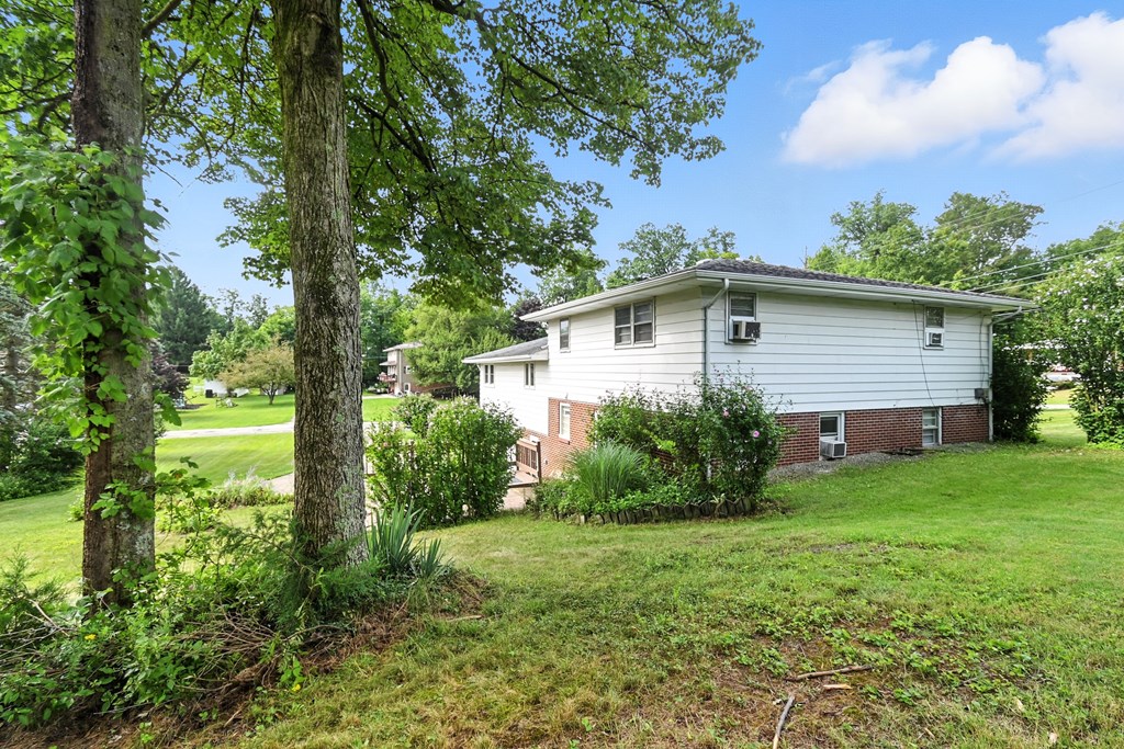 161 Hilltop Road, Ontario, Ohio 44906, 4 Bedrooms Bedrooms, ,2 BathroomsBathrooms,Residential,For Sale,Hilltop Road,9067778
