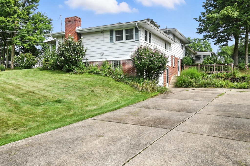 161 Hilltop Road, Ontario, Ohio 44906, 4 Bedrooms Bedrooms, ,2 BathroomsBathrooms,Residential,For Sale,Hilltop Road,9067778