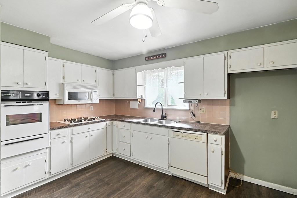161 Hilltop Road, Ontario, Ohio 44906, 4 Bedrooms Bedrooms, ,2 BathroomsBathrooms,Residential,For Sale,Hilltop Road,9067778