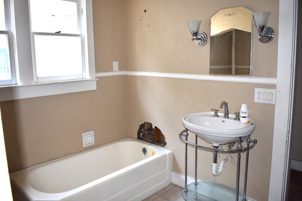 620 S Ohio Avenue, Sidney, Ohio 45365, 3 Bedrooms Bedrooms, ,2 BathroomsBathrooms,Residential,For Sale,Ohio Avenue,9067806