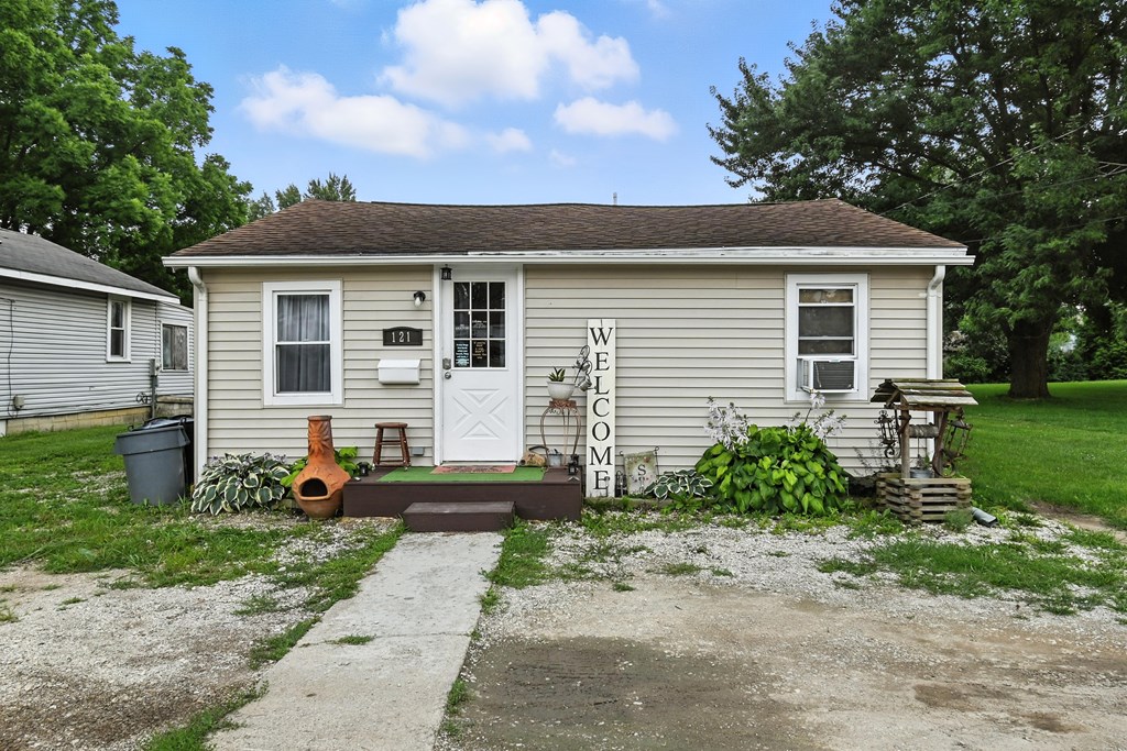 121 Emerson Street, Bucyrus, Ohio 44820, 2 Bedrooms Bedrooms, ,1 BathroomBathrooms,Residential,For Sale,Emerson Street,9067812