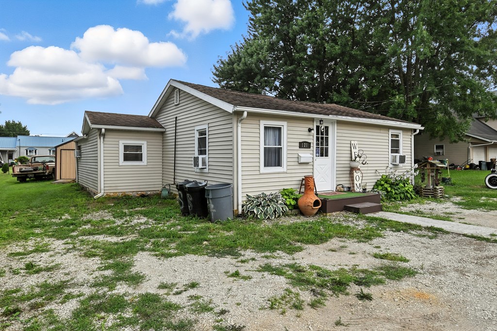 121 Emerson Street, Bucyrus, Ohio 44820, 2 Bedrooms Bedrooms, ,1 BathroomBathrooms,Residential,For Sale,Emerson Street,9067812