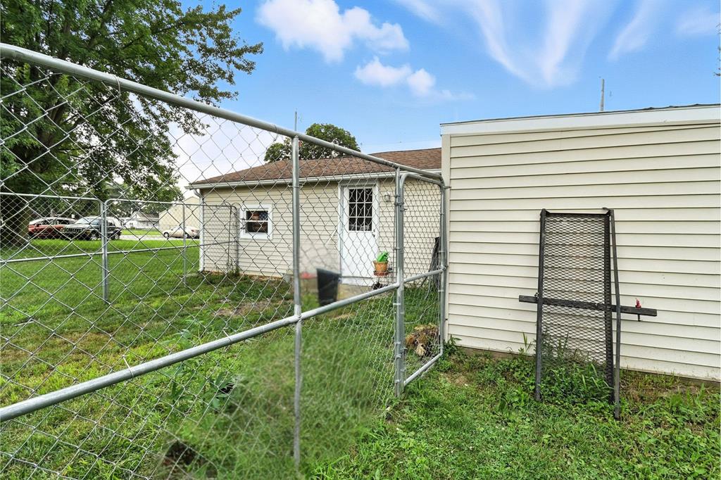 121 Emerson Street, Bucyrus, Ohio 44820, 2 Bedrooms Bedrooms, ,1 BathroomBathrooms,Residential,For Sale,Emerson Street,9067812