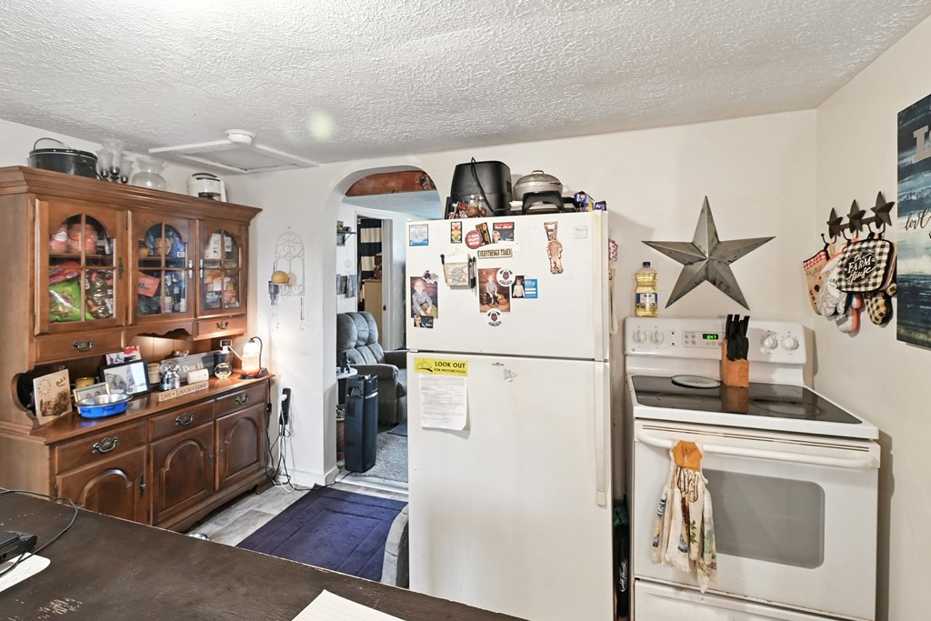 121 Emerson Street, Bucyrus, Ohio 44820, 2 Bedrooms Bedrooms, ,1 BathroomBathrooms,Residential,For Sale,Emerson Street,9067812
