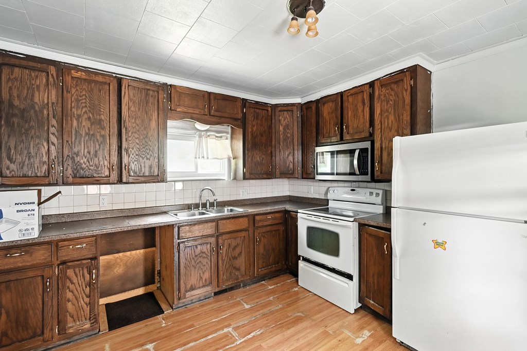 437 Myers Street, Bucyrus, Ohio 44820, 3 Bedrooms Bedrooms, ,1 BathroomBathrooms,Residential,For Sale,Myers Street,9067823