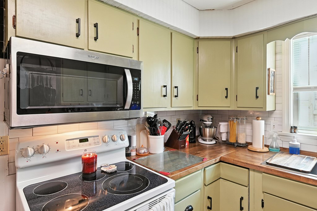 407 N Pearl Street, Crestline, Ohio 44827, 2 Bedrooms Bedrooms, ,2 BathroomsBathrooms,Residential,For Sale,Pearl Street,9067861