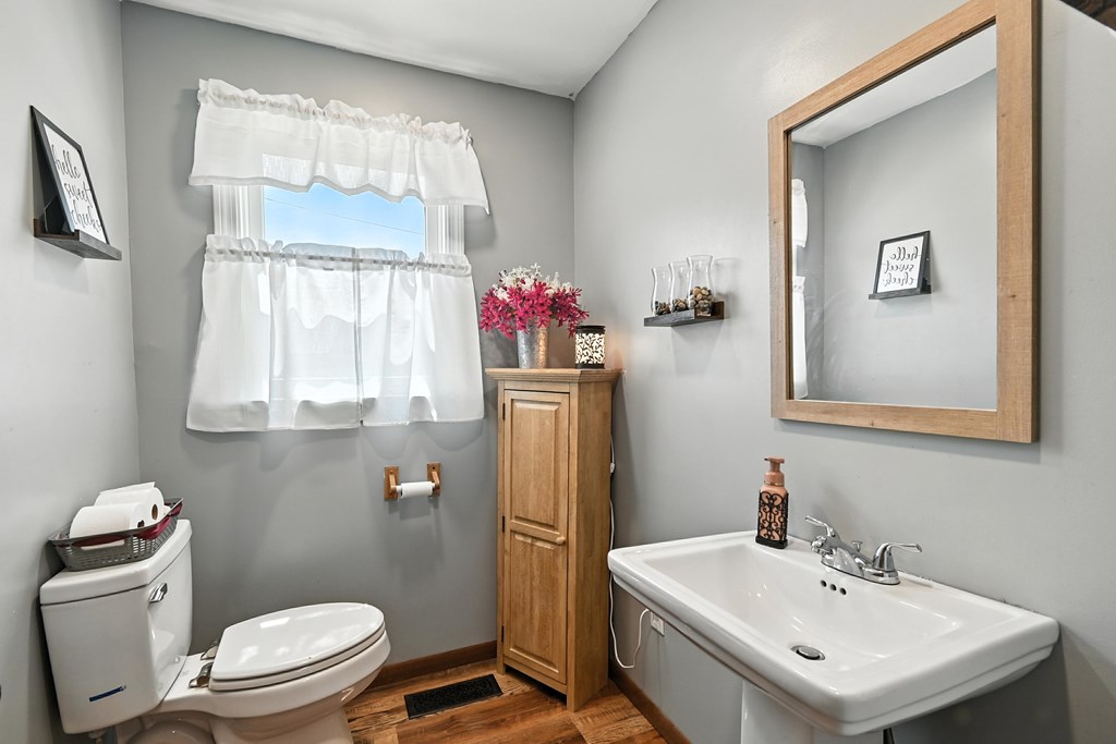 407 N Pearl Street, Crestline, Ohio 44827, 2 Bedrooms Bedrooms, ,2 BathroomsBathrooms,Residential,For Sale,Pearl Street,9067861