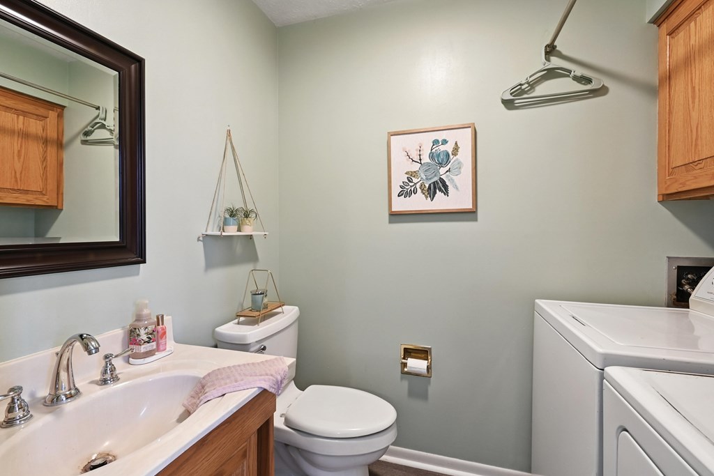 818 Red Oak Trail, Mansfield, Ohio 44904, 2 Bedrooms Bedrooms, ,1 BathroomBathrooms,Residential,For Sale,Red Oak Trail,9067870